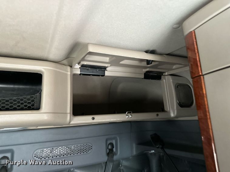 image for item DV0609 2015 Freightliner Cascadia 125 semi truck