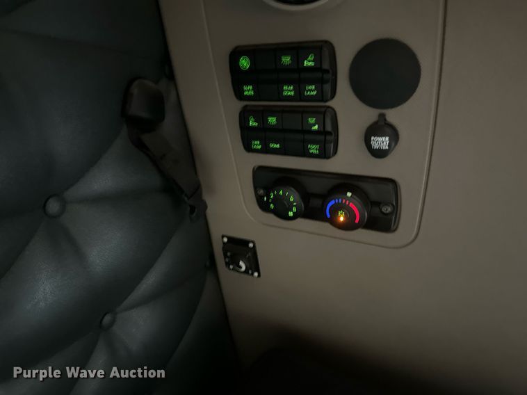 image for item DV0609 2015 Freightliner Cascadia 125 semi truck