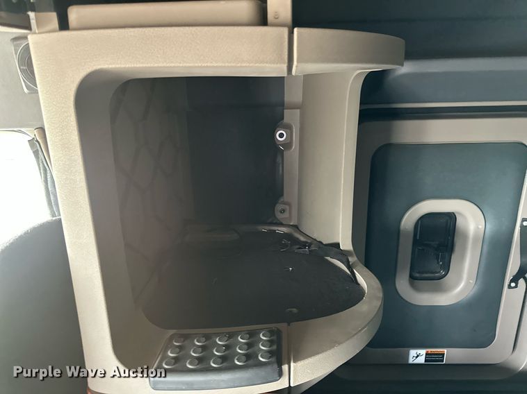 image for item DV0609 2015 Freightliner Cascadia 125 semi truck