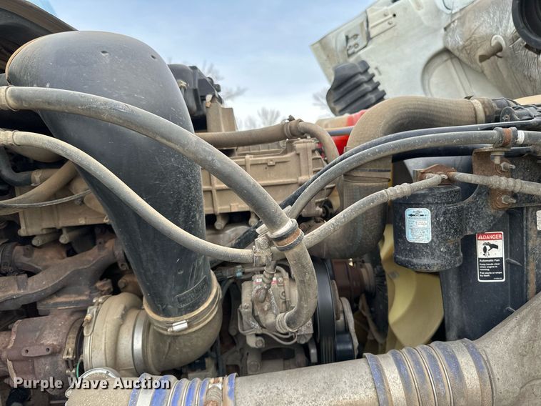 image for item DV0609 2015 Freightliner Cascadia 125 semi truck