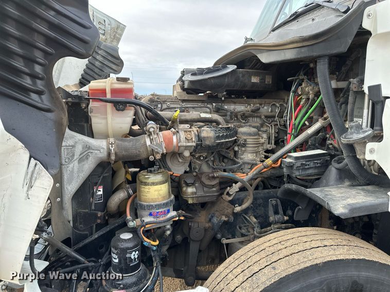 image for item DV0609 2015 Freightliner Cascadia 125 semi truck