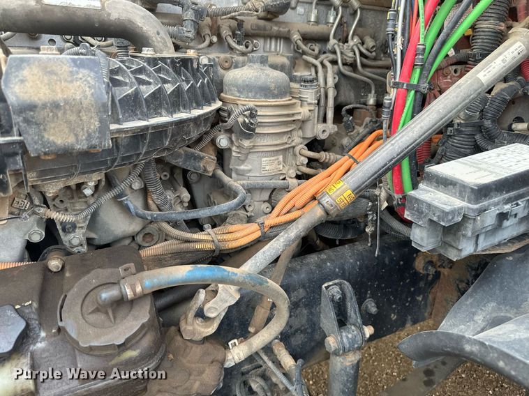 image for item DV0609 2015 Freightliner Cascadia 125 semi truck