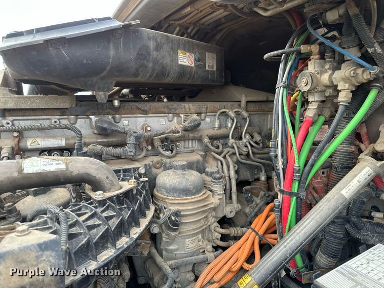 image for item DV0609 2015 Freightliner Cascadia 125 semi truck