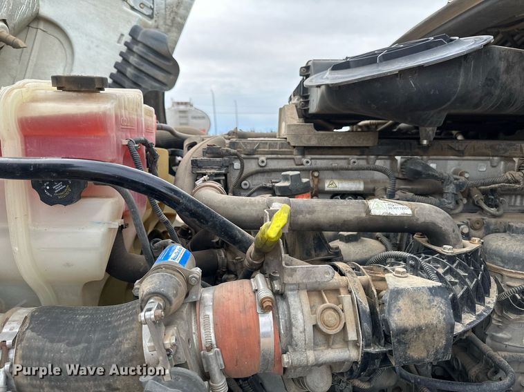 image for item DV0609 2015 Freightliner Cascadia 125 semi truck