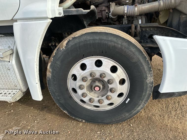 image for item DV0609 2015 Freightliner Cascadia 125 semi truck