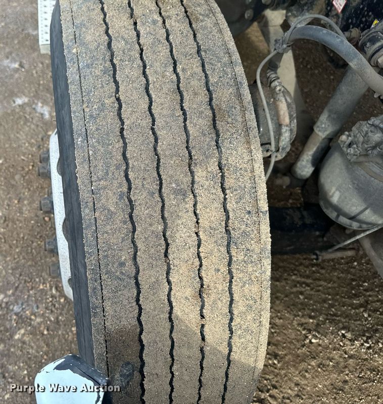 image for item DV0609 2015 Freightliner Cascadia 125 semi truck