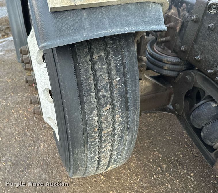 image for item DV0609 2015 Freightliner Cascadia 125 semi truck