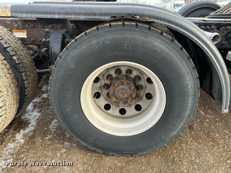 image for item DV0609 2015 Freightliner Cascadia 125 semi truck