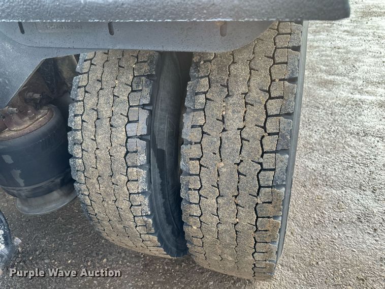 image for item DV0609 2015 Freightliner Cascadia 125 semi truck