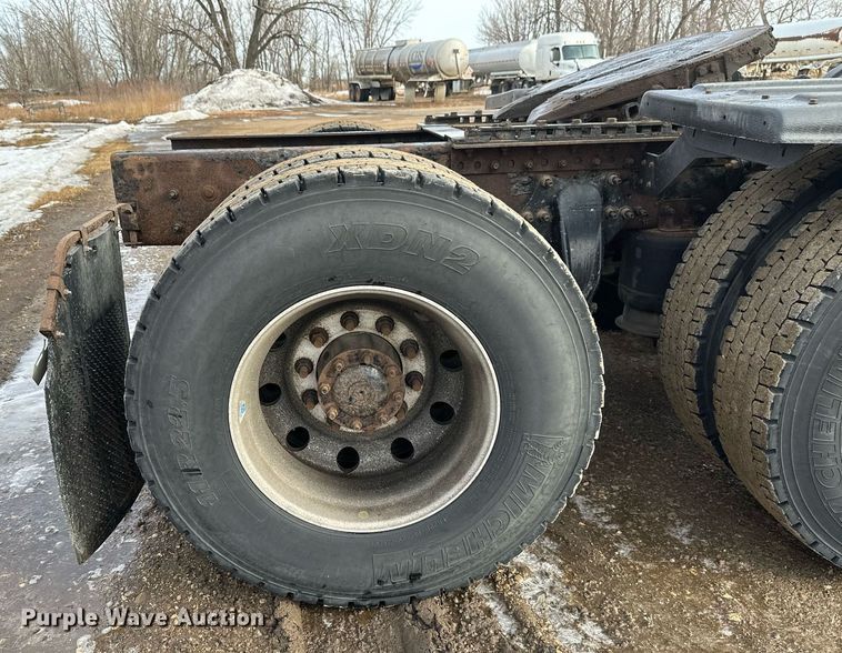 image for item DV0609 2015 Freightliner Cascadia 125 semi truck