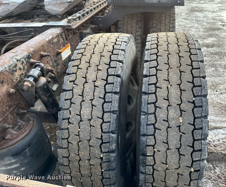 image for item DV0609 2015 Freightliner Cascadia 125 semi truck