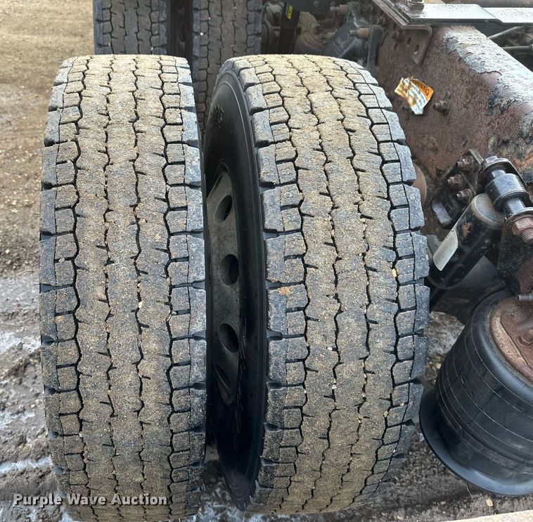 image for item DV0609 2015 Freightliner Cascadia 125 semi truck