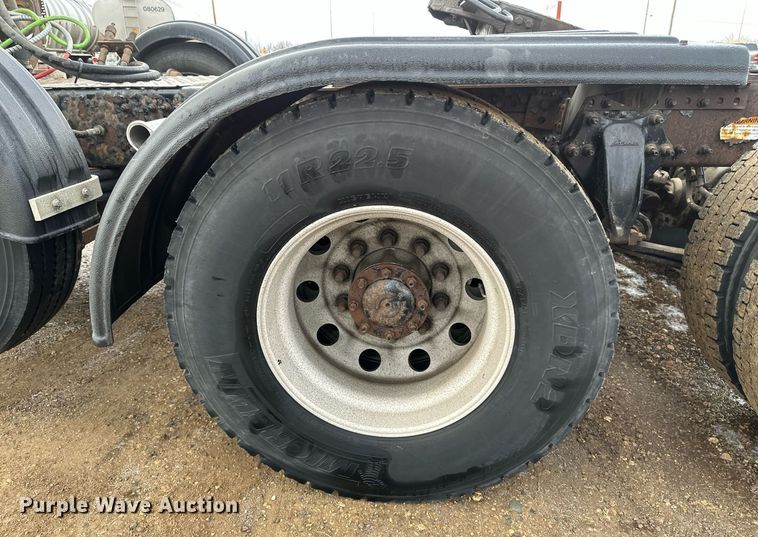 image for item DV0609 2015 Freightliner Cascadia 125 semi truck