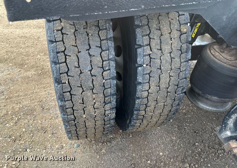 image for item DV0609 2015 Freightliner Cascadia 125 semi truck