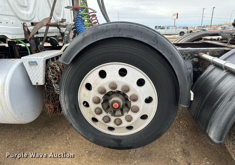 image for item DV0609 2015 Freightliner Cascadia 125 semi truck