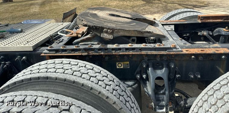 image for item DV0732 2018 Peterbilt 579 semi truck