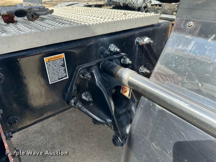 image for item DV0732 2018 Peterbilt 579 semi truck