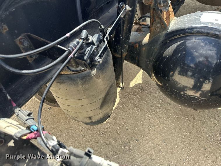 image for item DV0732 2018 Peterbilt 579 semi truck