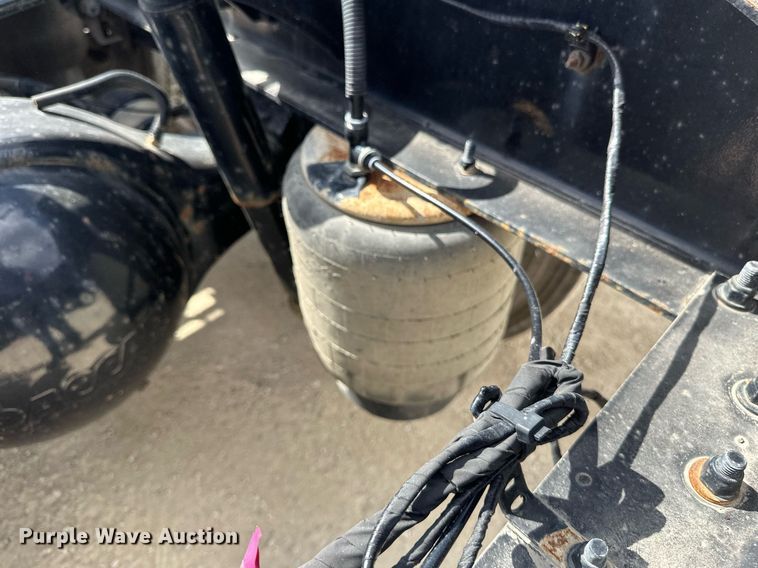 image for item DV0732 2018 Peterbilt 579 semi truck