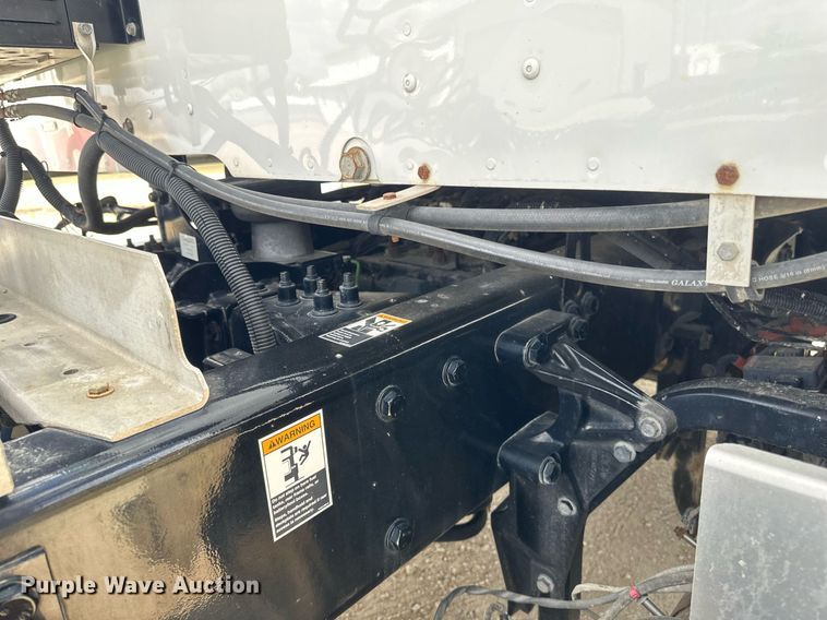 image for item DV0732 2018 Peterbilt 579 semi truck