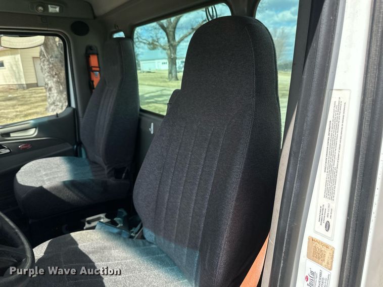 image for item DV0732 2018 Peterbilt 579 semi truck