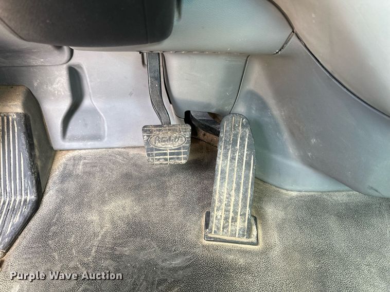 image for item DV0732 2018 Peterbilt 579 semi truck