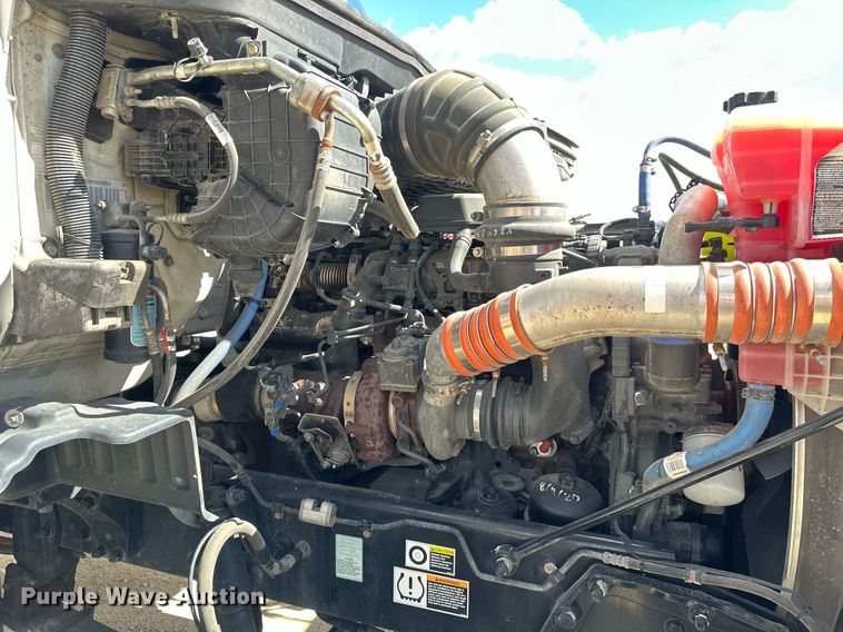 image for item DV0732 2018 Peterbilt 579 semi truck