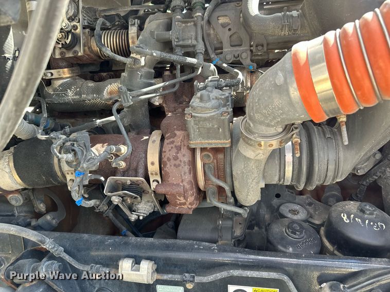 image for item DV0732 2018 Peterbilt 579 semi truck