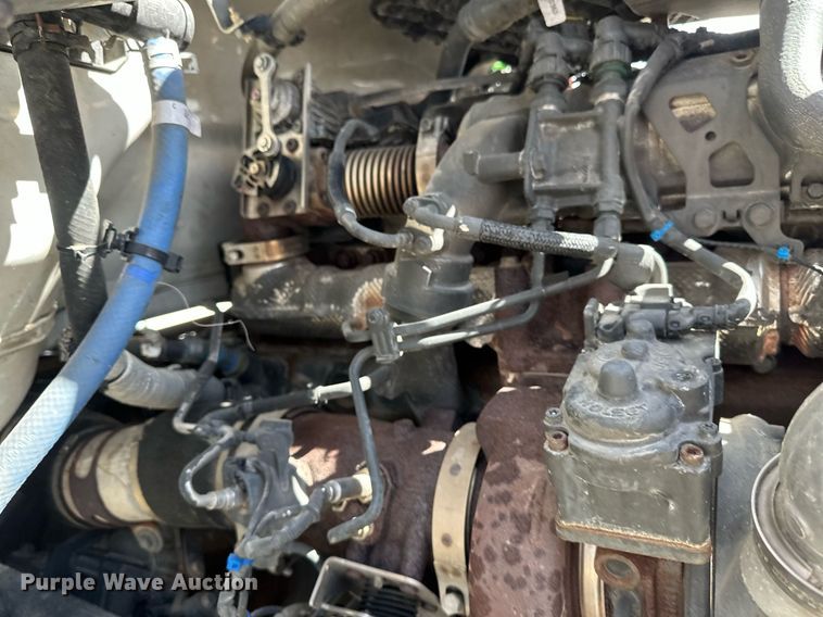 image for item DV0732 2018 Peterbilt 579 semi truck