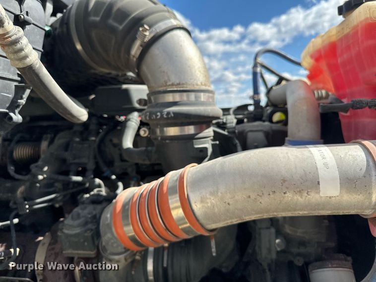 image for item DV0732 2018 Peterbilt 579 semi truck