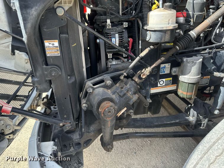 image for item DV0732 2018 Peterbilt 579 semi truck