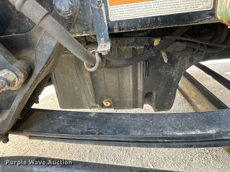 image for item DV0732 2018 Peterbilt 579 semi truck