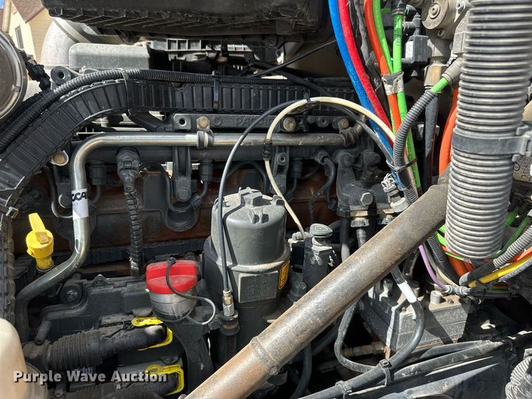 image for item DV0732 2018 Peterbilt 579 semi truck