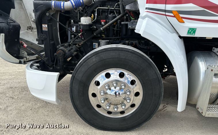 image for item DV0732 2018 Peterbilt 579 semi truck