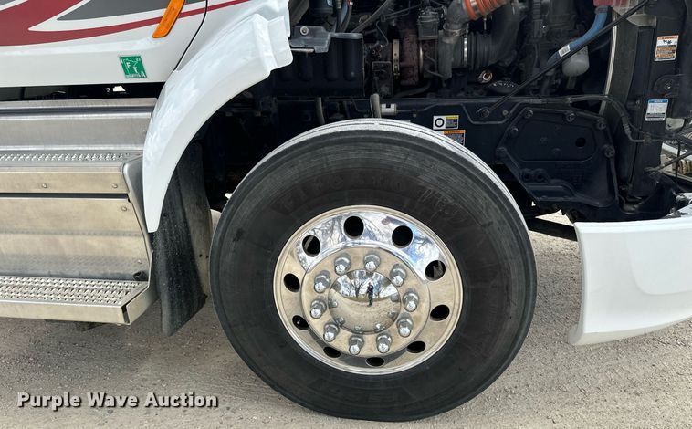 image for item DV0732 2018 Peterbilt 579 semi truck
