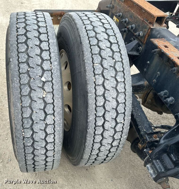 image for item DV0732 2018 Peterbilt 579 semi truck