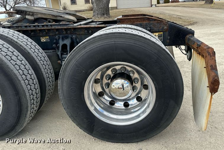 image for item DV0732 2018 Peterbilt 579 semi truck