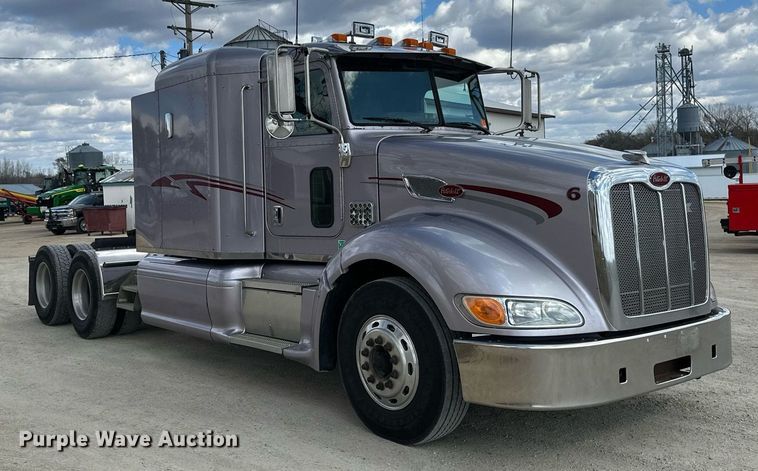 image for item DV0733 2007 Peterbilt  386 semi truck
