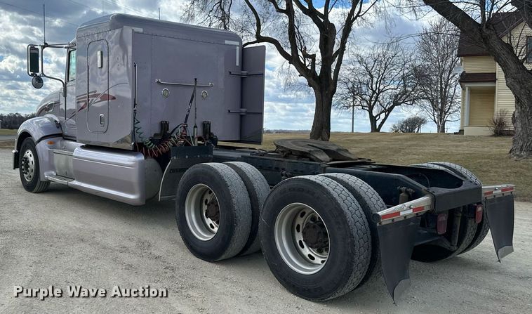 image for item DV0733 2007 Peterbilt  386 semi truck