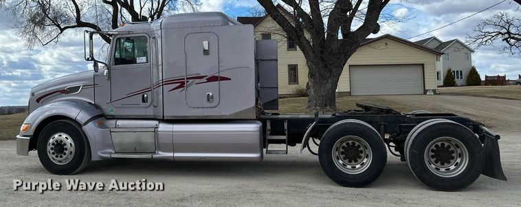 image for item DV0733 2007 Peterbilt  386 semi truck
