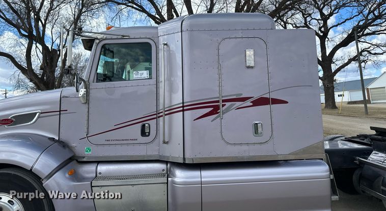 image for item DV0733 2007 Peterbilt  386 semi truck