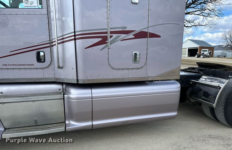 image for item DV0733 2007 Peterbilt  386 semi truck