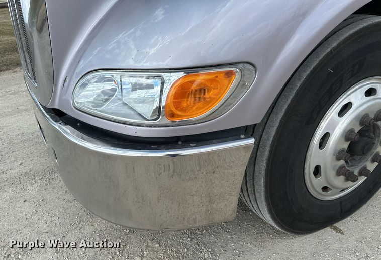 image for item DV0733 2007 Peterbilt  386 semi truck