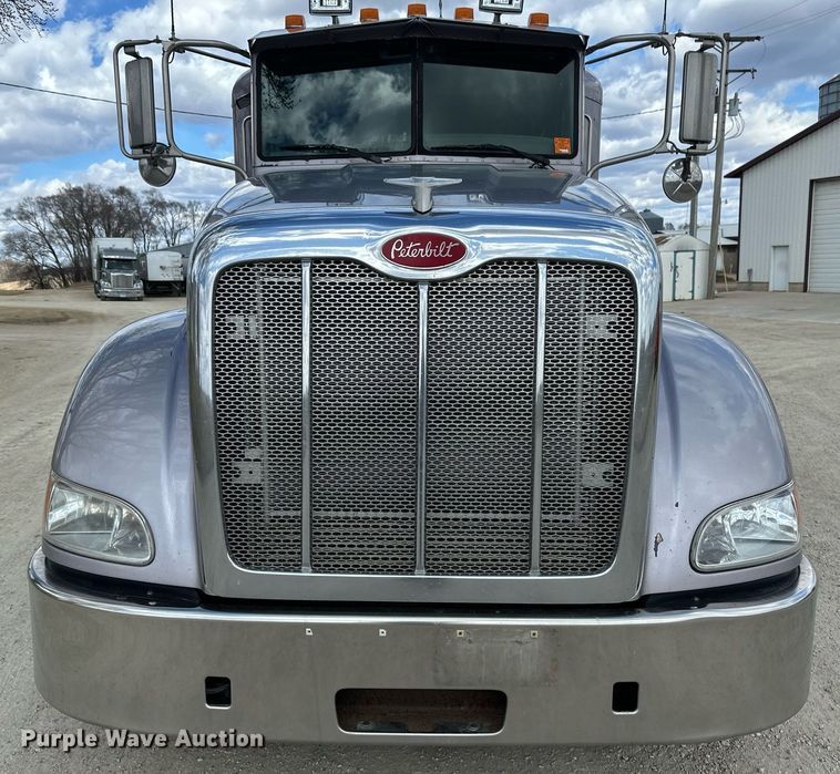 image for item DV0733 2007 Peterbilt  386 semi truck