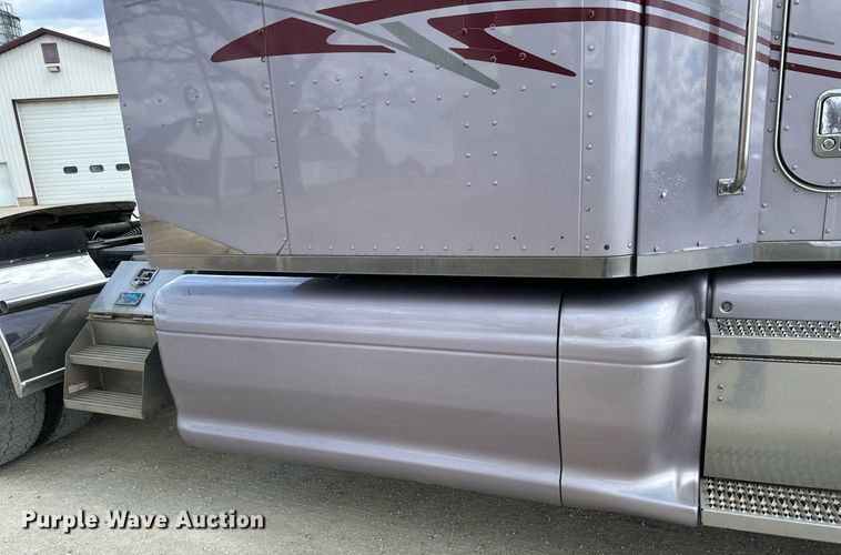 image for item DV0733 2007 Peterbilt  386 semi truck