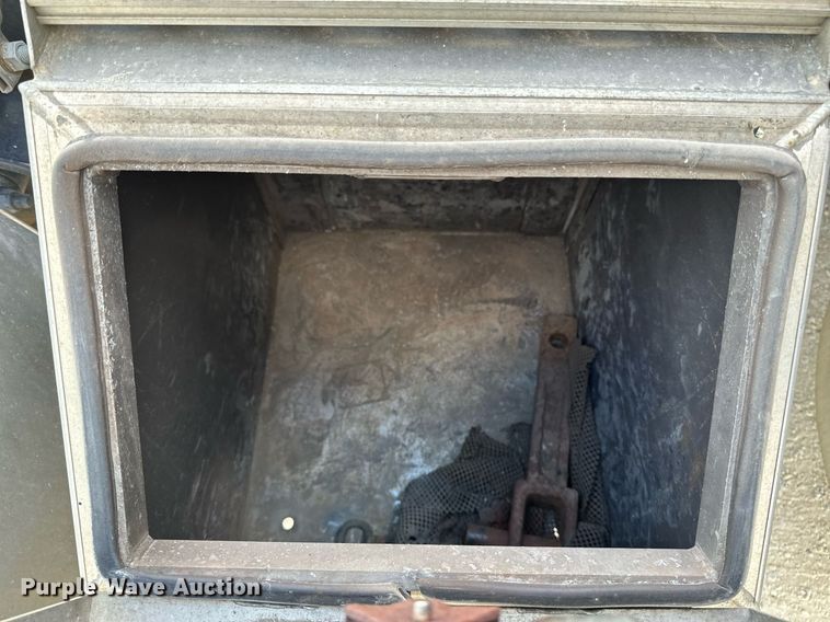 image for item DV0733 2007 Peterbilt  386 semi truck