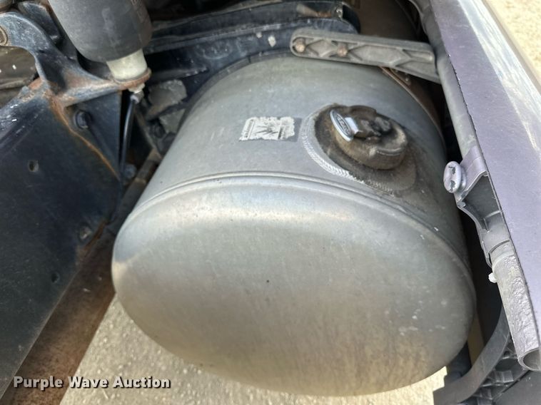 image for item DV0733 2007 Peterbilt  386 semi truck