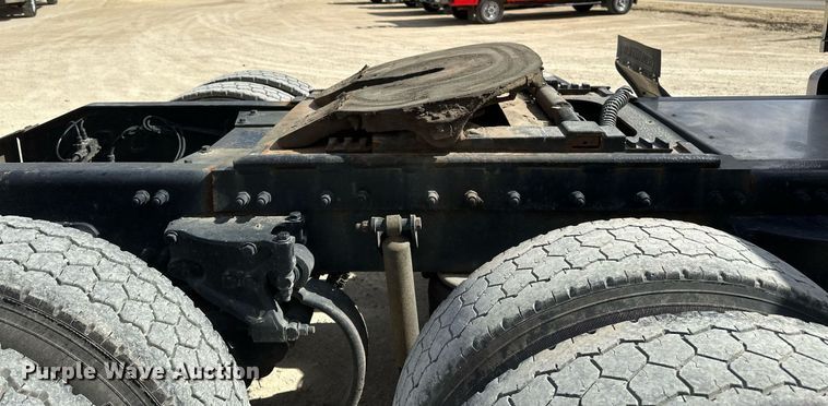 image for item DV0733 2007 Peterbilt  386 semi truck