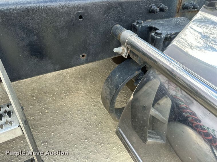 image for item DV0733 2007 Peterbilt  386 semi truck