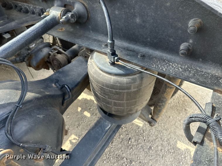 image for item DV0733 2007 Peterbilt  386 semi truck